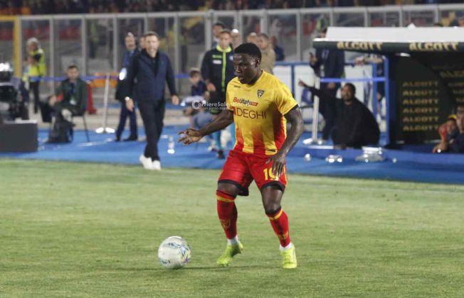 Il Lecce resta in serie A, un gol di Banda decide il match contro il Genoa - Corriere Salentino