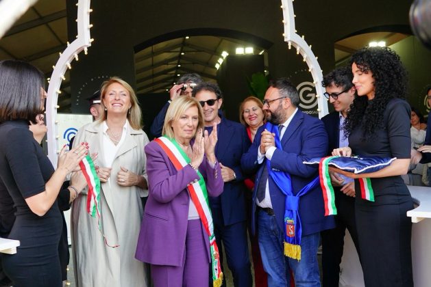 Taglio del Nastro per LecceArredo 2026: Un Inizio da Record alla Presenza delle Istituzioni - Corriere Salentino