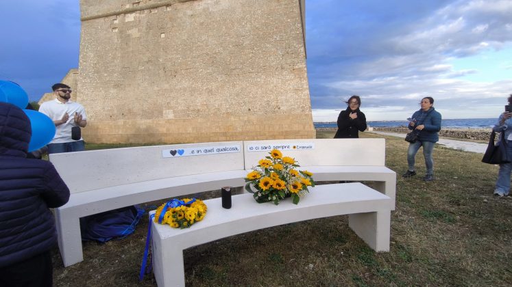 Due panchine per ricordare Emanuele Montanaro, il giovane universitario tragicamente scomparso in un incidente stradale - Corriere Salentino