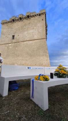 Due panchine per ricordare Emanuele Montanaro, il giovane universitario tragicamente scomparso in un incidente stradale - Corriere Salentino