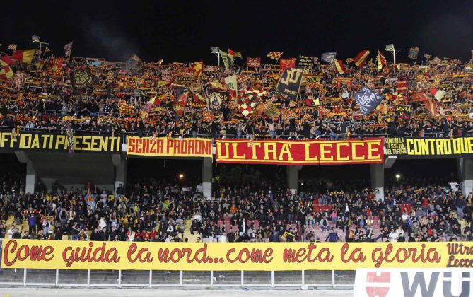 Il Lecce resta in serie A, un gol di Banda decide il match contro il Genoa - Corriere Salentino