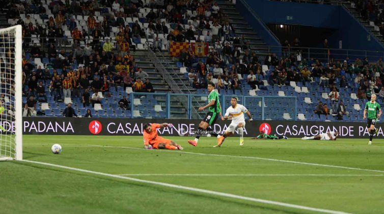 Le pagelle dei giallorossi in Sassuolo – Lecce: Cheddira doppietta e protagonista assoluto, Stulic gol pesantissimo, Banda e Gandelman assist importanti - Corriere Salentino