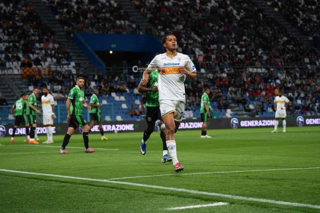 Le pagelle dei giallorossi in Sassuolo – Lecce: Cheddira doppietta e protagonista assoluto, Stulic gol pesantissimo, Banda e Gandelman assist importanti - Corriere Salentino