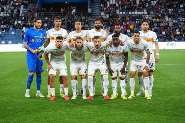 Le pagelle dei giallorossi in Sassuolo – Lecce: Cheddira doppietta e protagonista assoluto, Stulic gol pesantissimo, Banda e Gandelman assist importanti - Corriere Salentino