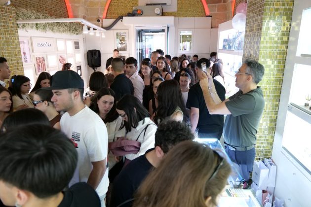 Successo per l’evento di Tondo Gioielli: a Leverano arriva Martina Strazzer, lunghe file all’ingresso - Corriere Salentino