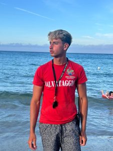 Torre dell’Orso, due fratellini salvati, il commento del sindaco: “Mi complimento con i bagnini: un servizio d’eccellenza” - Corriere Salentino