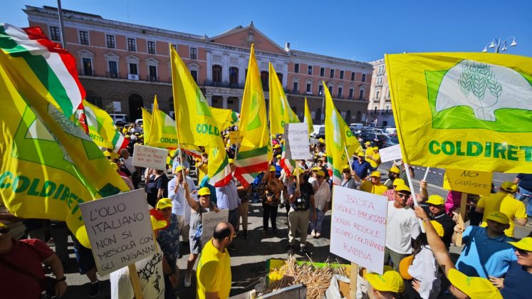 Contro i trafficanti di olio e grano sit-in degli agricoltori alla Prefettura di Bari - Corriere Salentino