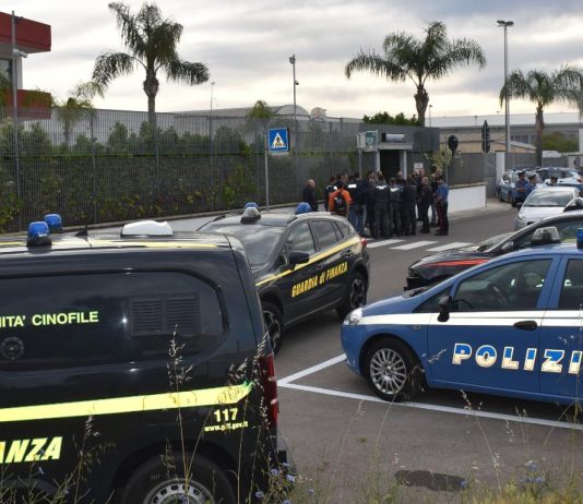 Nord Salento, tre segnalati per possesso di droga e multe a locali per violazioni amministrative e fiscali