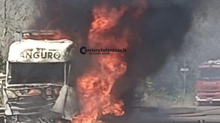Emergenza sulla Collepasso-Maglie: Tir in fiamme e traffico in tilt, il rogo divampa anche nelle campagne - Corriere Salentino
