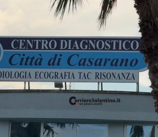 Rapina in un centro radiologico: banditi armati in fuga con un’auto rubata