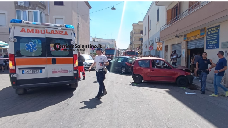 Drammatico scontro tra tre auto a Gallipoli: un giovane vola sul marciapiede, trasportato in ospedale in codice rosso - Corriere Salentino