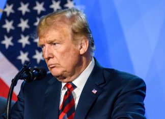 Trump ha firmato l’accordo con l’Iran a Versailles a cena con Macron