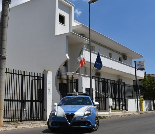Inseguimento nella notte a Taurisano: 23enne fugge alla Polizia e nasconde il crack in bocca, arrestato