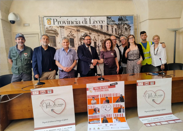 Il 21 giugno a Copertino torna "Voli di versi": presentato in Provincia il Premio e i nove vincitori della quarta edizione - Corriere Salentino