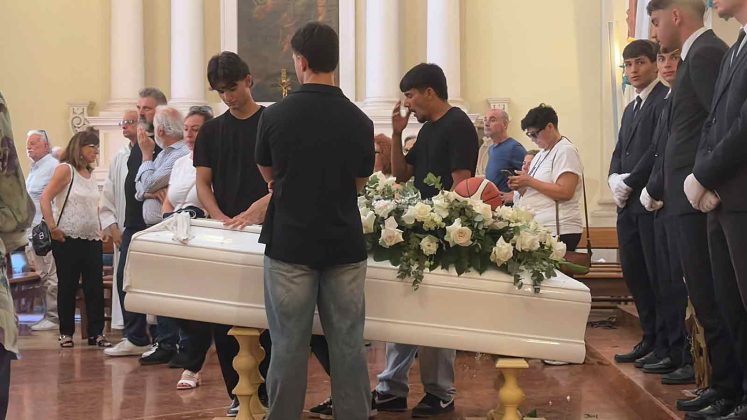 Cursi saluta Lorenzo, lacrime e preghiere per il 16enne vittima di un sinistro stradale - Corriere Salentino