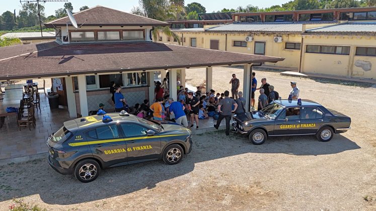Arnesano, successo per l'iniziativa "Estate con la Scuderia Alfisti Giallo Verdi": un ponte tra storia dei motori e legalità al Marèsca Summer Camp - Corriere Salentino