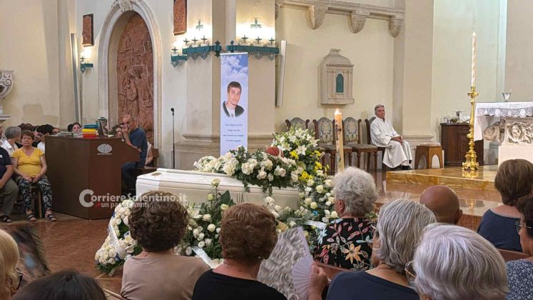 Cursi saluta Lorenzo, lacrime e preghiere per il 16enne vittima di un sinistro stradale - Corriere Salentino