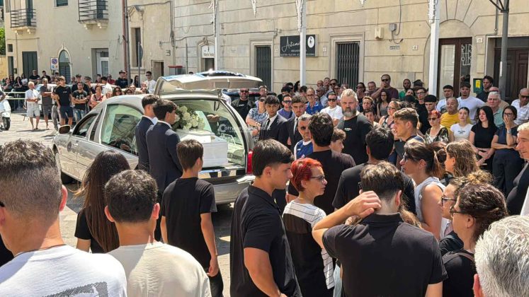Cursi saluta Lorenzo, lacrime e preghiere per il 16enne vittima di un sinistro stradale - Corriere Salentino