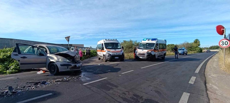Schianto sulla provinciale, due feriti trasportati in ospedale - Corriere Salentino