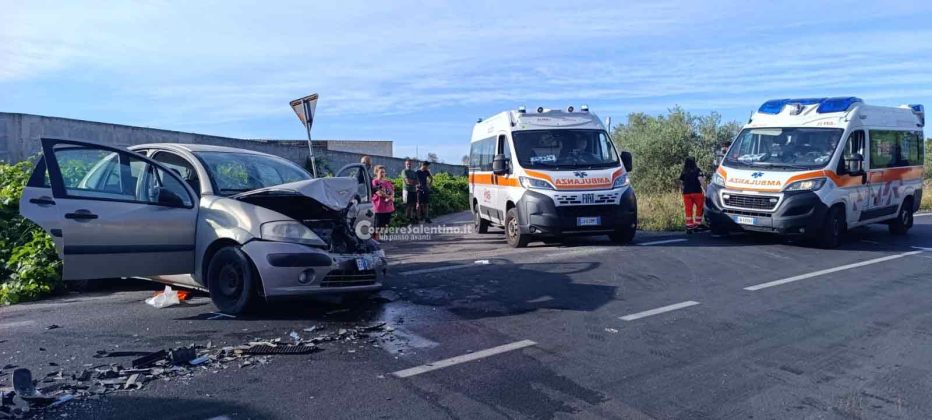 Schianto sulla provinciale, due feriti trasportati in ospedale - Corriere Salentino