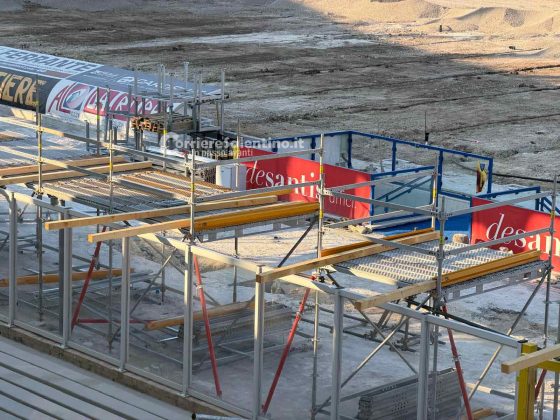 Grave incidente al cantiere dello stadio di Lecce: operaio resta ferito alla testa - Corriere Salentino