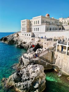 Il Caicco di Santa Cesarea Terme riaccende l’estate: torna l’aperitivo al tramonto più esclusivo del Salento - Corriere Salentino