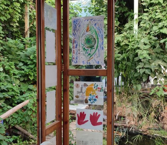 “Monadi d’arte”: l’Accademia sociale di Ezen trasforma i suoi giardini in una galleria a cielo aperto