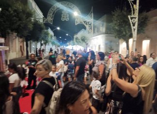 Carmiano riscopre le sue strade: il successo della Notte Bianca di Via Roma. Il sindaco Erroi: “Un risultato che ripaga ogni sforzo, ora pensiamo già alla prossima edizione”