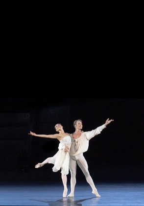 Venerdì 24 luglio per la prima volta arriva in Piazza Duomo a Lecce una serata evento dedicata alla grande danza nella terra di origine di Nicoletta Manni con ospiti altre eccellenze salentine - Corriere Salentino