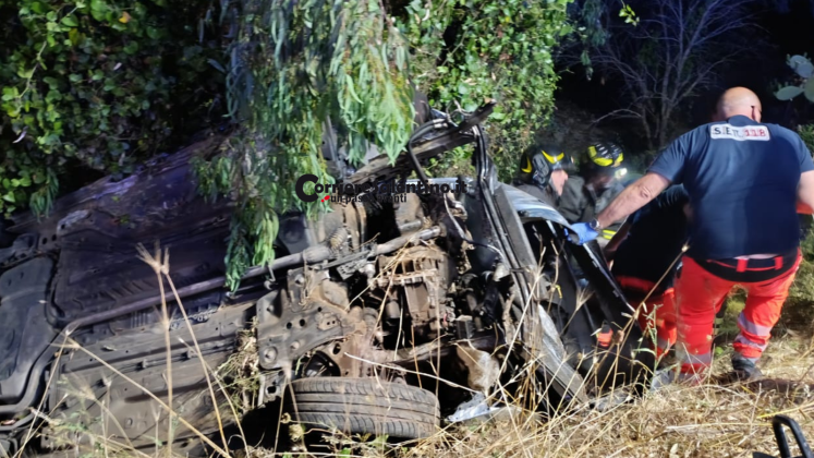 Tragedia sulla strada: perde il controllo dell'auto e finisce nella scarpata, muore un uomo - Corriere Salentino
