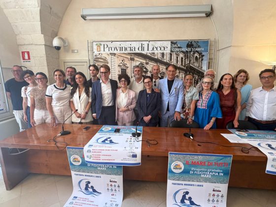 "Il mare di tutti", nona edizione: ripartono le attività di fisioterapia in mare per chi ha patologie neurologiche. La novità: si approda sulle spiagge libere del Salento - Corriere Salentino