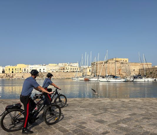 Estate 2026, sicurezza e prossimità: arrivano i Carabinieri in bicicletta nei borghi costieri e nei centri storici del Salento