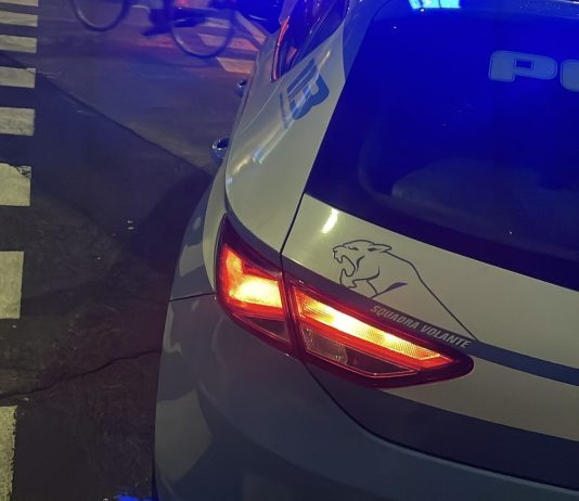 Maltrattamenti in famiglia ed estorsione alla madre: arrestato a Lecce un 41enne dopo l’aggressione agli agenti