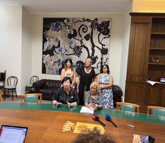 Poli Bortone denuncia oltre cento haters: “Mi hanno dato della ladra, ora lo dimostrino in tribunale: ho rinunciato allo stipendio”