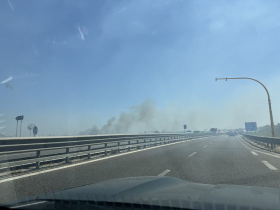 Incidenti e tamponamenti all’ingresso di Lecce a causa del fumo di un incendio: traffico in tilt - Corriere Salentino