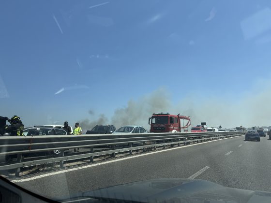 Incidenti e tamponamenti all’ingresso di Lecce a causa del fumo di un incendio: traffico in tilt - Corriere Salentino