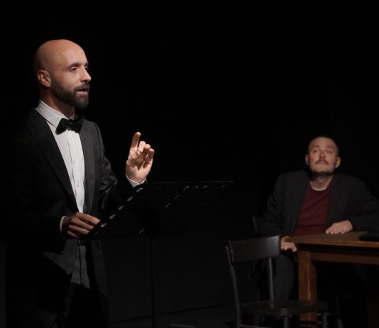 Sabato 1 agosto La giornata di un uomo senza volto per la rassegna Le pagine del teatro di Alibi nell’Agorà della Libreria Idrusa