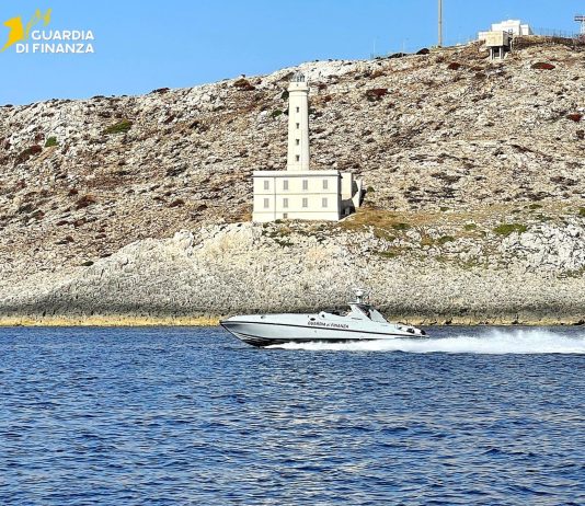 Nome falso e tutto l’equipaggio in nero: yacht sequestrato a Otranto