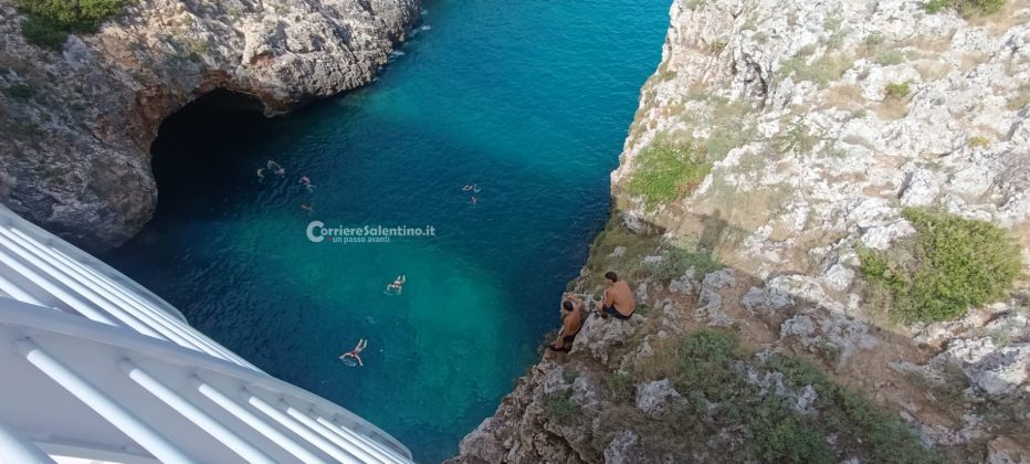 Si tuffa dal Ciolo e resta gravemente ferito, giovane turista israeliano in codice rosso - Corriere Salentino