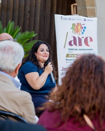 Il Negroamaro celebra il tempo e la storia: a Guagnano torna il festival tra grandi chef, wine tasting e la musica di Joan Thiele - Corriere Salentino