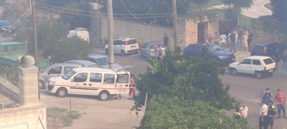 A fuoco un altro pezzo di vegetazione del Salento, evacuate le abitazioni della zona - Corriere Salentino