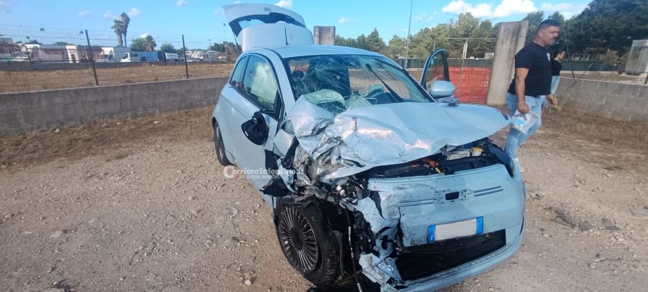 Violento scontro frontale tra due auto lungo la Statale, feriti in ospedale e disagi al traffico - Corriere Salentino