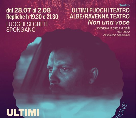 Il teatro sale in auto e prosegue a piedi: nel cuore del Salento debutta l’esperienza immersiva che trasforma la strada in palcoscenico
