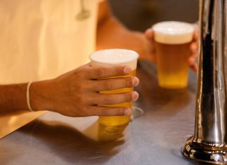 Dieci anni di birra Calènder: a Sannicola tre giorni di birra artigianale, street food e grande musica dal vivo
