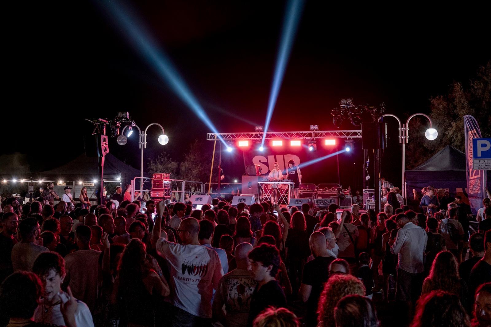 Festival musicale sulla costa adriatica del Salento con line up internazionale e accesso gratuito