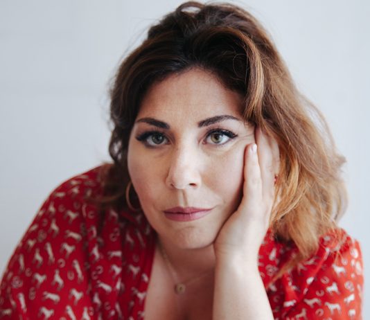 Martedì 11 agosto il SEI Festival di Coolclub prosegue con il libro Divieto di protestare di Annalisa Camilli e la musica di JAMS