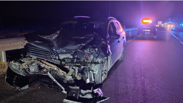 Scontro tra due auto sulla SS274: Lancia Y si ribalta, due feriti in codice rosso - Corriere Salentino