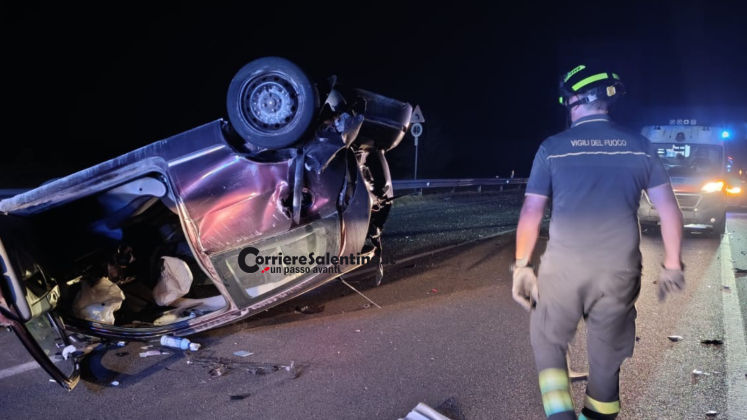 Scontro tra due auto sulla SS274: Lancia Y si ribalta, due feriti in codice rosso - Corriere Salentino