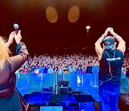 In piazza Castromediano a Cavallino si balla con i dj di Ciccio Riccio