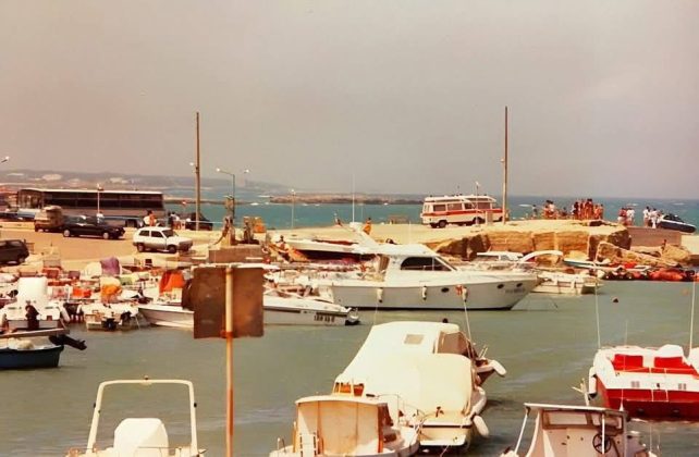 Trentacinque anni dallo sbarco di San Foca: le immagini di Montinari raccontano l’inizio di una nuova era dell’immigrazione - Corriere Salentino